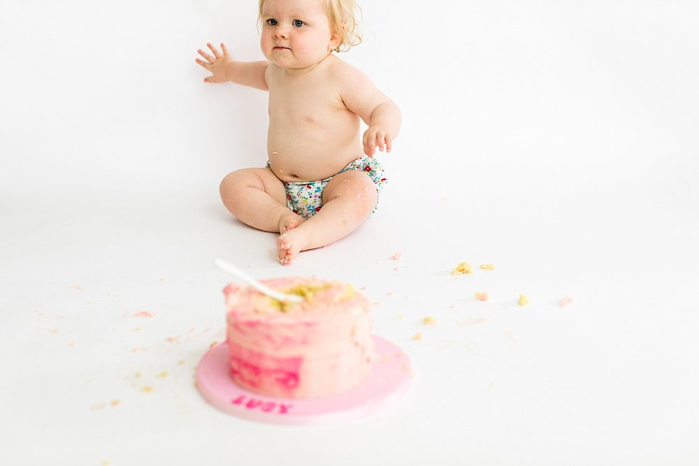 lucy cake smash one year old shoot_-39.jpg